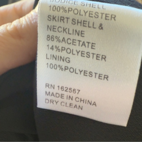 Obando Floral Chiffon Overlay handkercheif hem Dress Size: 6 - Picture 6 of 6